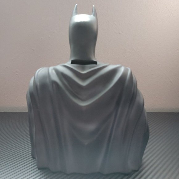 Batman Molded PVC Bust Bank DC Universe 3D Figure Collectible Coin Bank - Picture 3 of 9